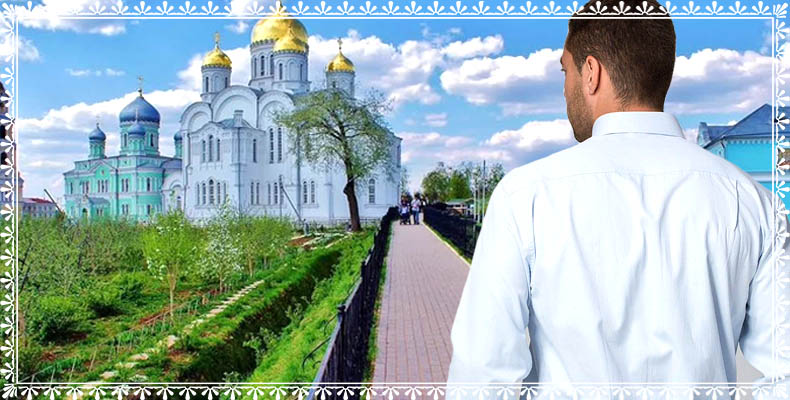 Мужчина проходит по Богородичной Канавке
