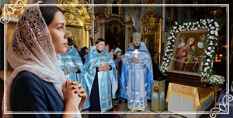 Икона Божией Матери «Страстная» 2 Женщина перед иконой Божией Матери «Страстная»