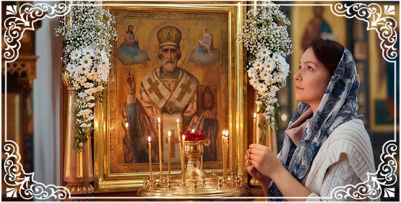 Женщина перед иконой Николая Чудотворца